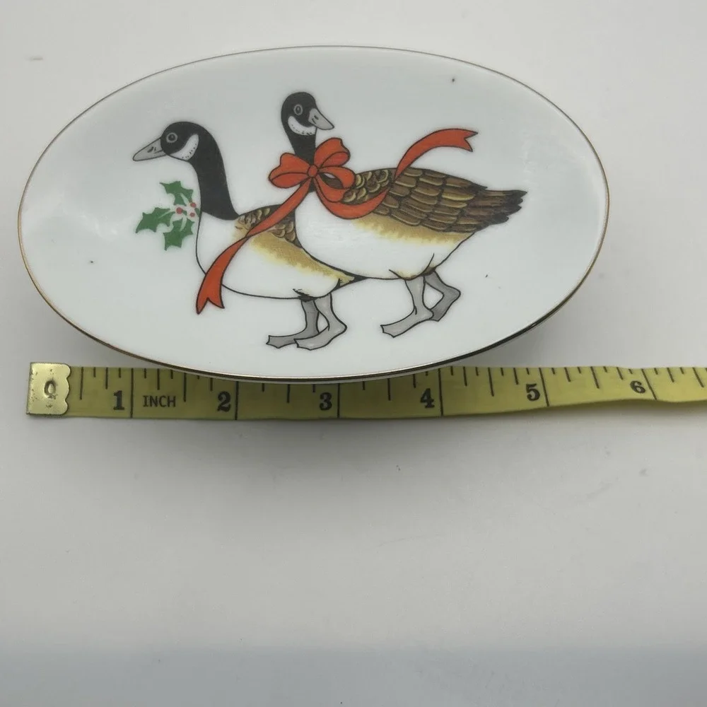 Vintage Christmas Geese Red Ribbon‎ Porcelain Soap Dish Gold Trim Made in Korea